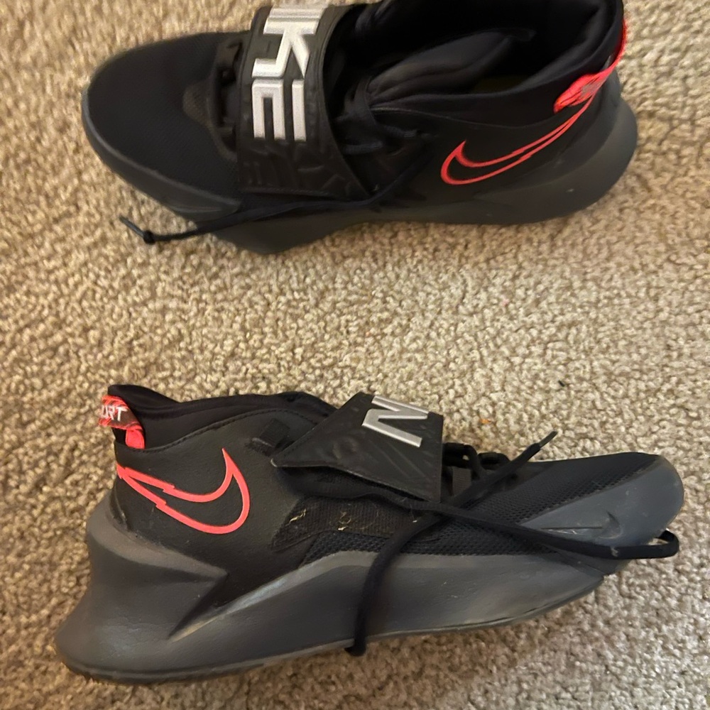 6.5Y Nike Future Court 3 Basketball Shoes Black & Red CT2866-003 - Picture 2 of 11
